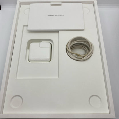 【全額返金保証】【最速発送】Apple MacBook Air 13.6インチ 2022 M2 8/8 8GB M.2 SSD 256GB スターライト 100% 超美品 動作確認済