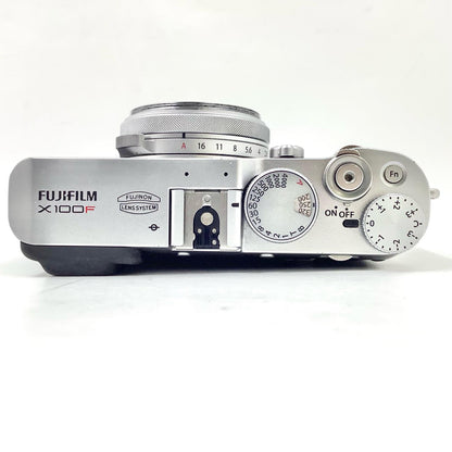 【全額返金保証】【最速発送】FUJIFILM コンパクトデジタルカメラ X100F [シルバー] 動作確認済