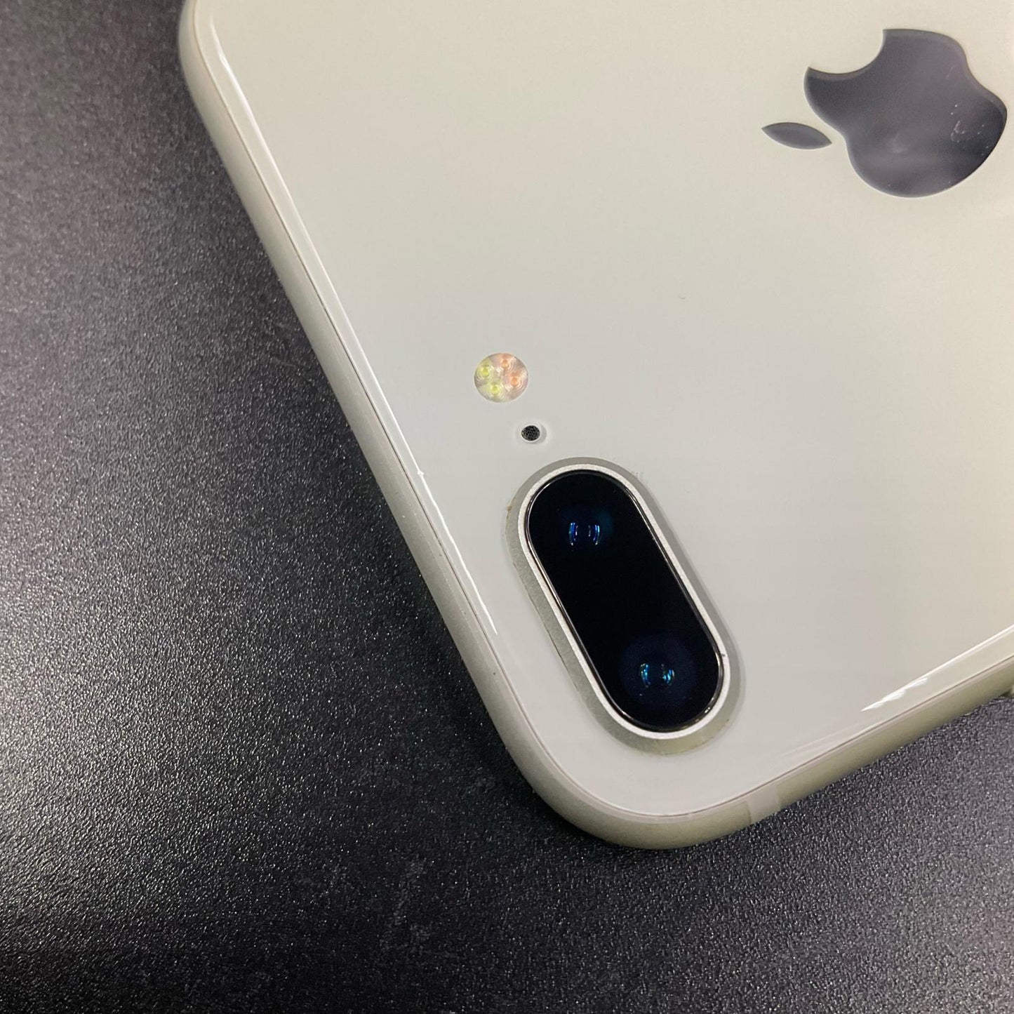 【全額返金保証】【最速発送】Apple iPhone iPhone 8 Plus 256GB シルバー docomo 白ロム 動作確認済 88%