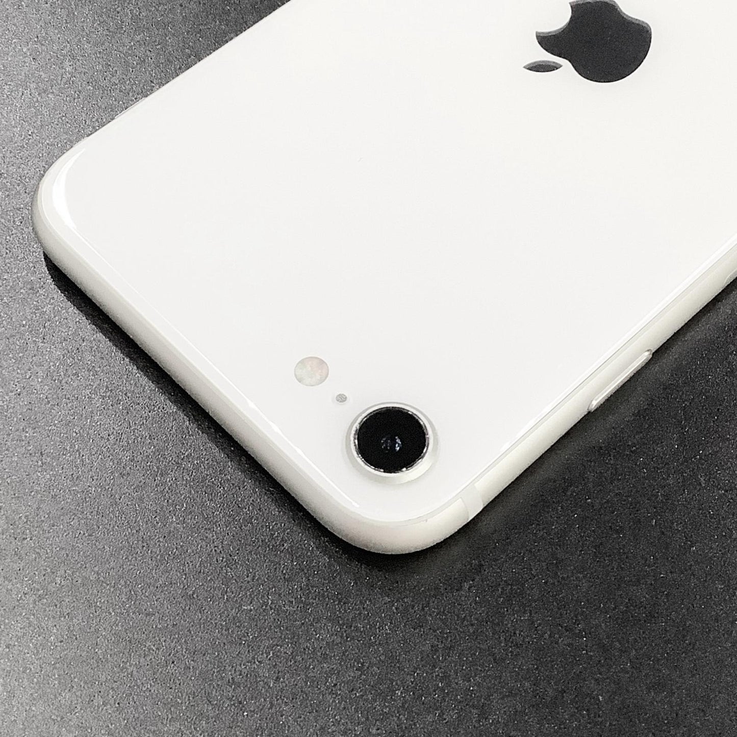 【全額返金保証】【最速発送】Apple iPhone iPhone SE（第3世代） 128GB スターライト Softbank 白ロム 動作確認済 77%