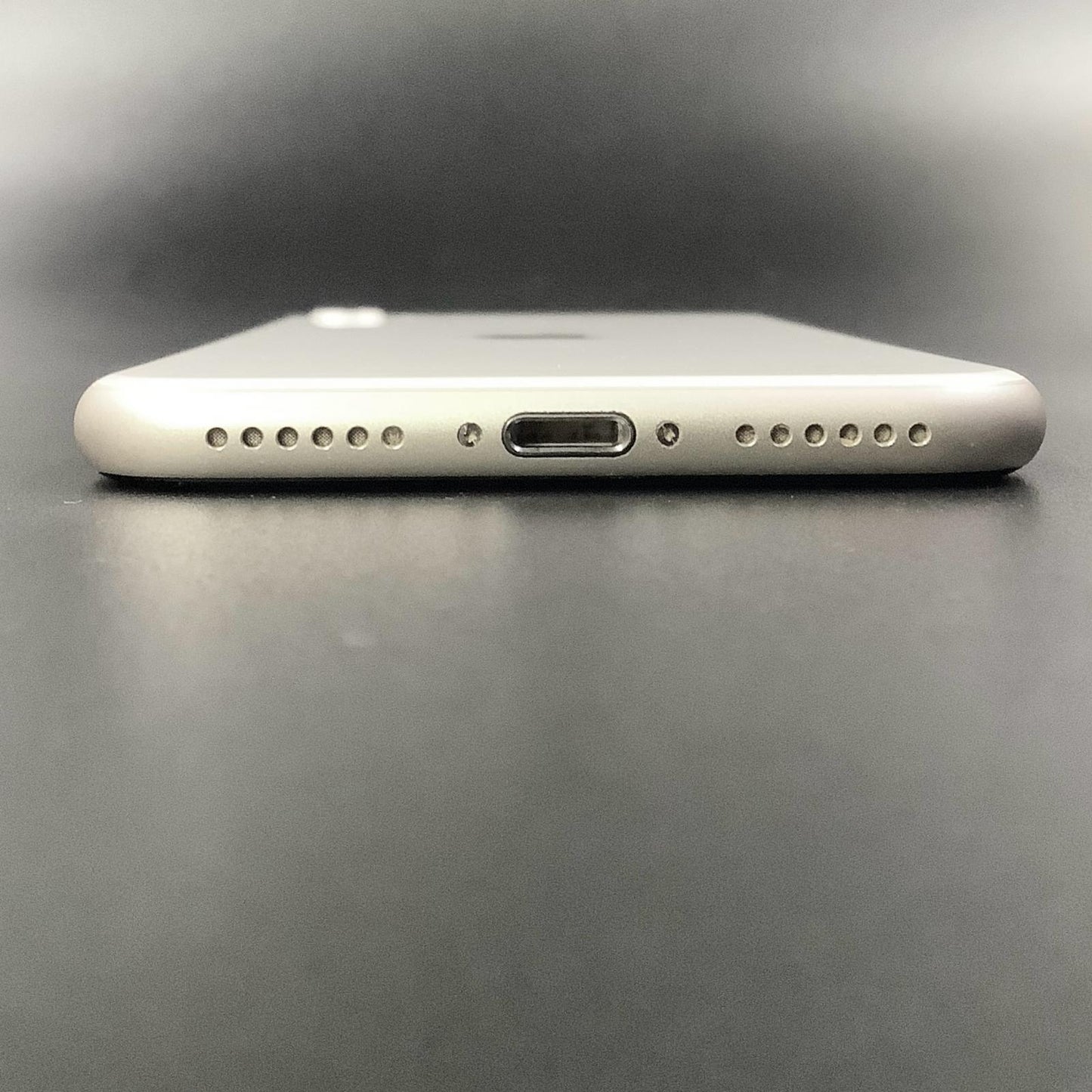 【全額返金保証】【最速発送】Apple iPhone iPhone SE（第3世代） 128GB スターライト Softbank 白ロム 動作確認済 77%