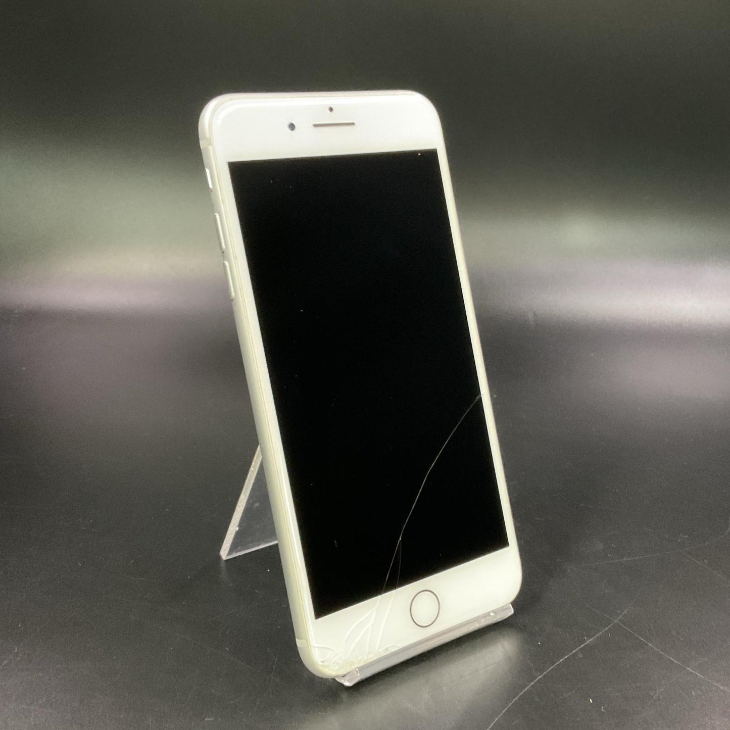 【最速発送】Apple iPhone iPhone 8 Plus 64GB シルバー docomo 白ロム【難有】 83%