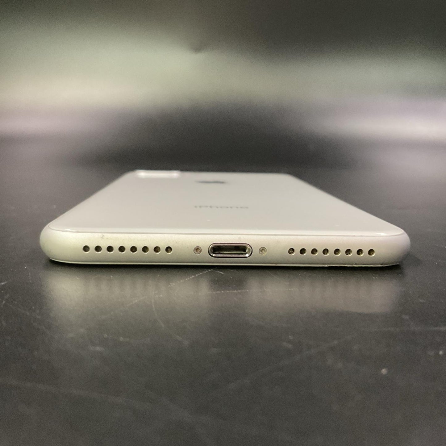 【最速発送】Apple iPhone iPhone 8 Plus 64GB シルバー docomo 白ロム【難有】 83%