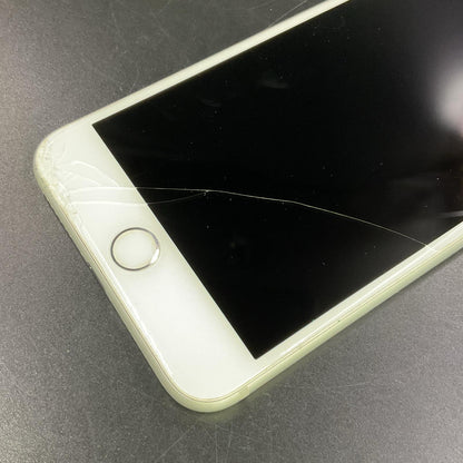 【最速発送】Apple iPhone iPhone 8 Plus 64GB シルバー docomo 白ロム【難有】 83%