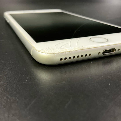 【最速発送】Apple iPhone iPhone 8 Plus 64GB シルバー docomo 白ロム【難有】 83%