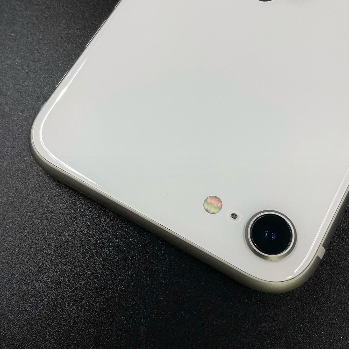 【全額返金保証】【最速発送】Apple iPhone iPhone SE（第3世代） 64GB スターライト au 動作確認済 89%