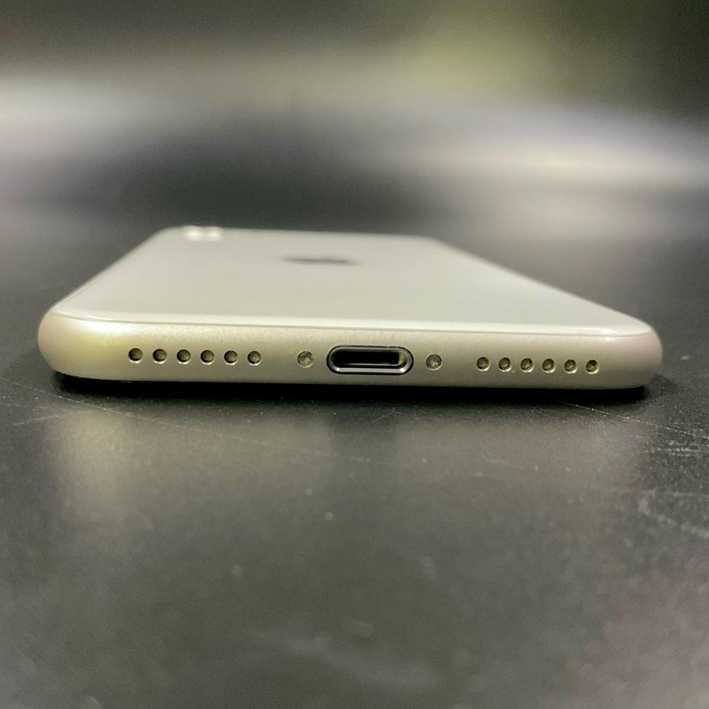 【全額返金保証】【最速発送】Apple iPhone iPhone SE（第3世代） 64GB スターライト au 動作確認済 88%