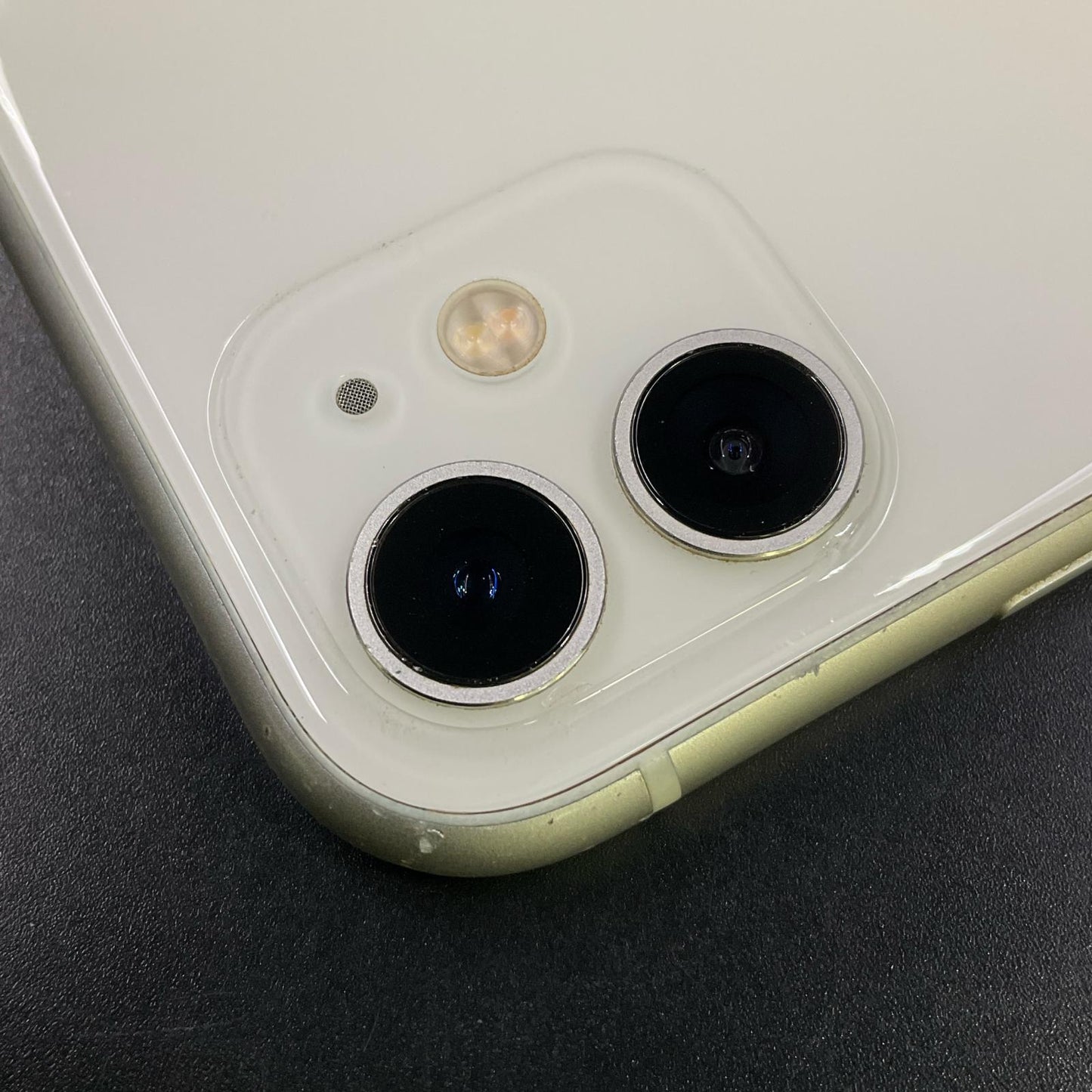 【全額返金保証】【最速発送】Apple iPhone iPhone 11 64GB ホワイト docomo 白ロム 動作確認済 75%