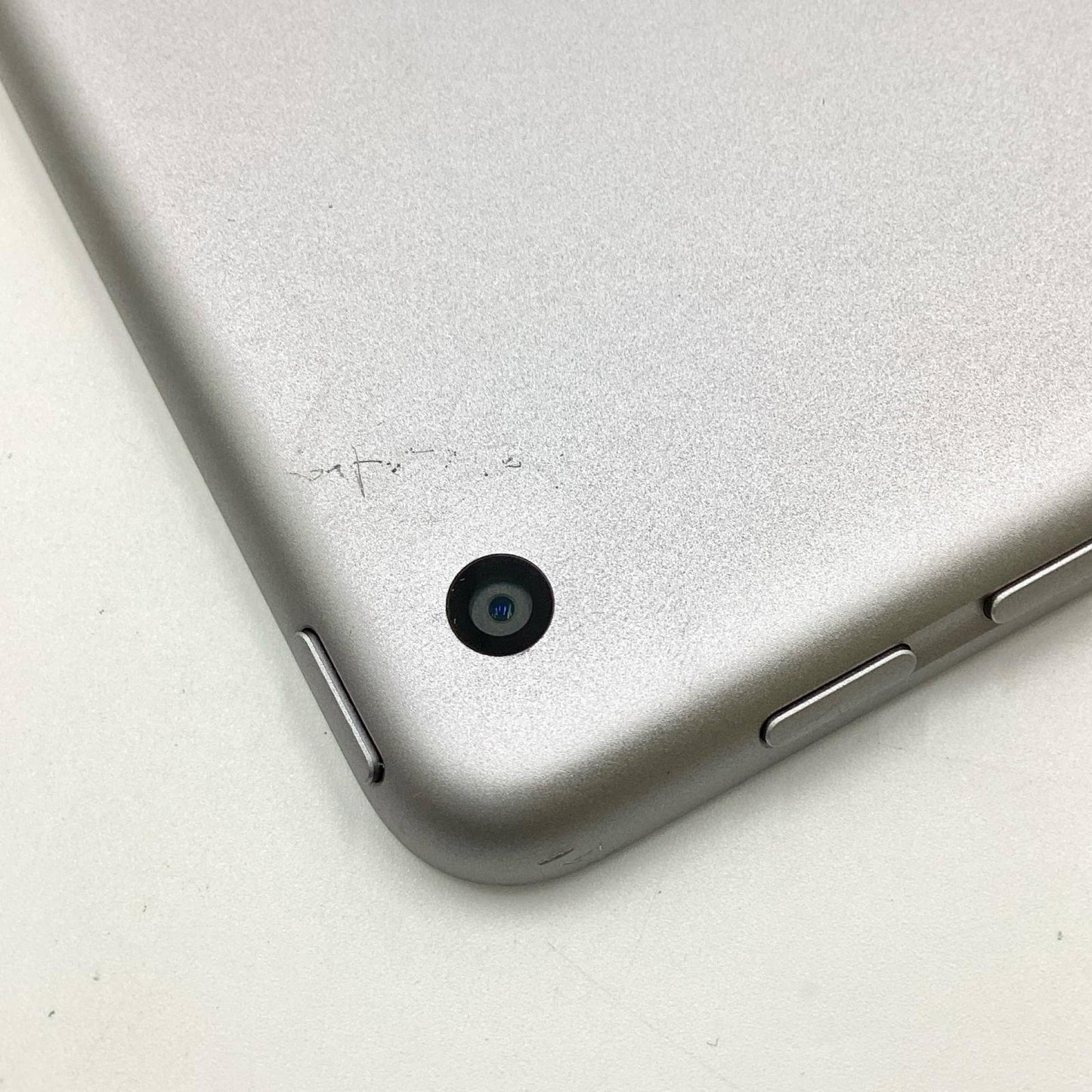 【全額返金保証】【最速発送】Apple iPad iPad 9.7インチ 第6世代 32GB スペースグレイ Wi-Fi 動作確認済