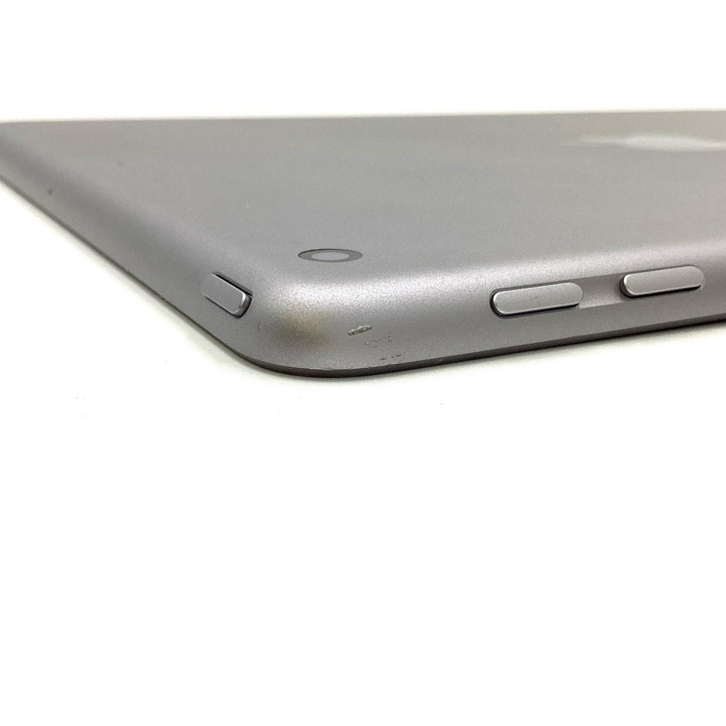 【全額返金保証】【最速発送】Apple iPad iPad 9.7インチ 第6世代 32GB スペースグレイ Wi-Fi 動作確認済