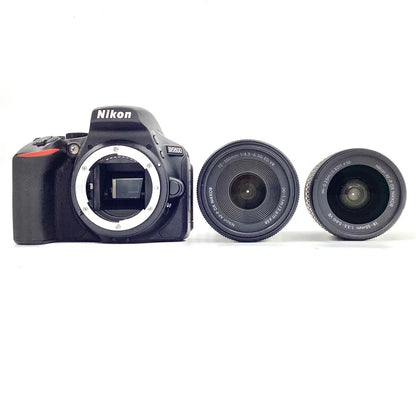 【全額返金保証】【最速発送】Nikon デジタル一眼 D5600 ダブルズームキット ブラック 美品 動作確認済