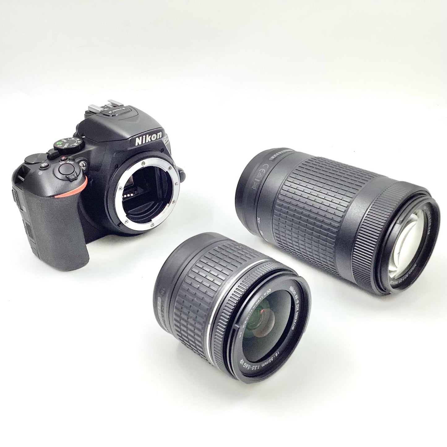 【全額返金保証】【最速発送】Nikon デジタル一眼 D5600 ダブルズームキット ブラック 美品 動作確認済