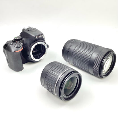 【全額返金保証】【最速発送】Nikon デジタル一眼 D5600 ダブルズームキット ブラック 美品 動作確認済