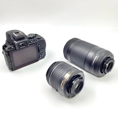 【全額返金保証】【最速発送】Nikon デジタル一眼 D5600 ダブルズームキット ブラック 美品 動作確認済