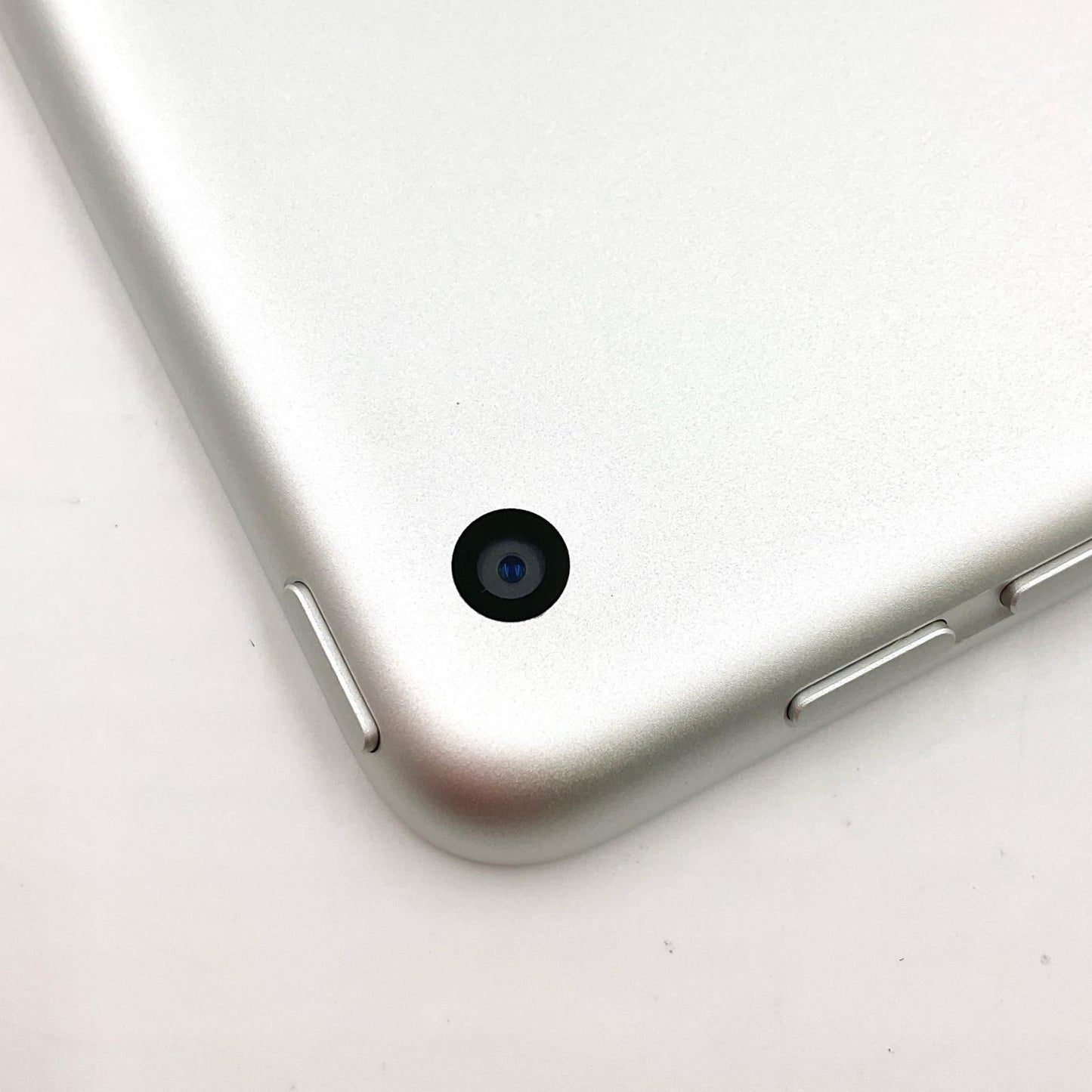 【全額返金保証】【最速発送】Apple iPad iPad 10.2インチ 第9世代 64GB シルバー Wi-Fi 動作確認済