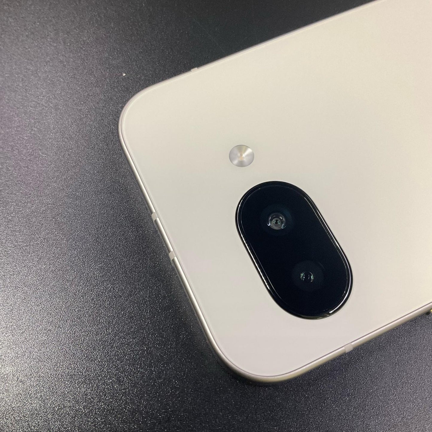 【全額返金保証】【最速発送】Google Pixel 9a 128GB Porcelain SIMフリー GA093020 白ロム 美品 動作確認済