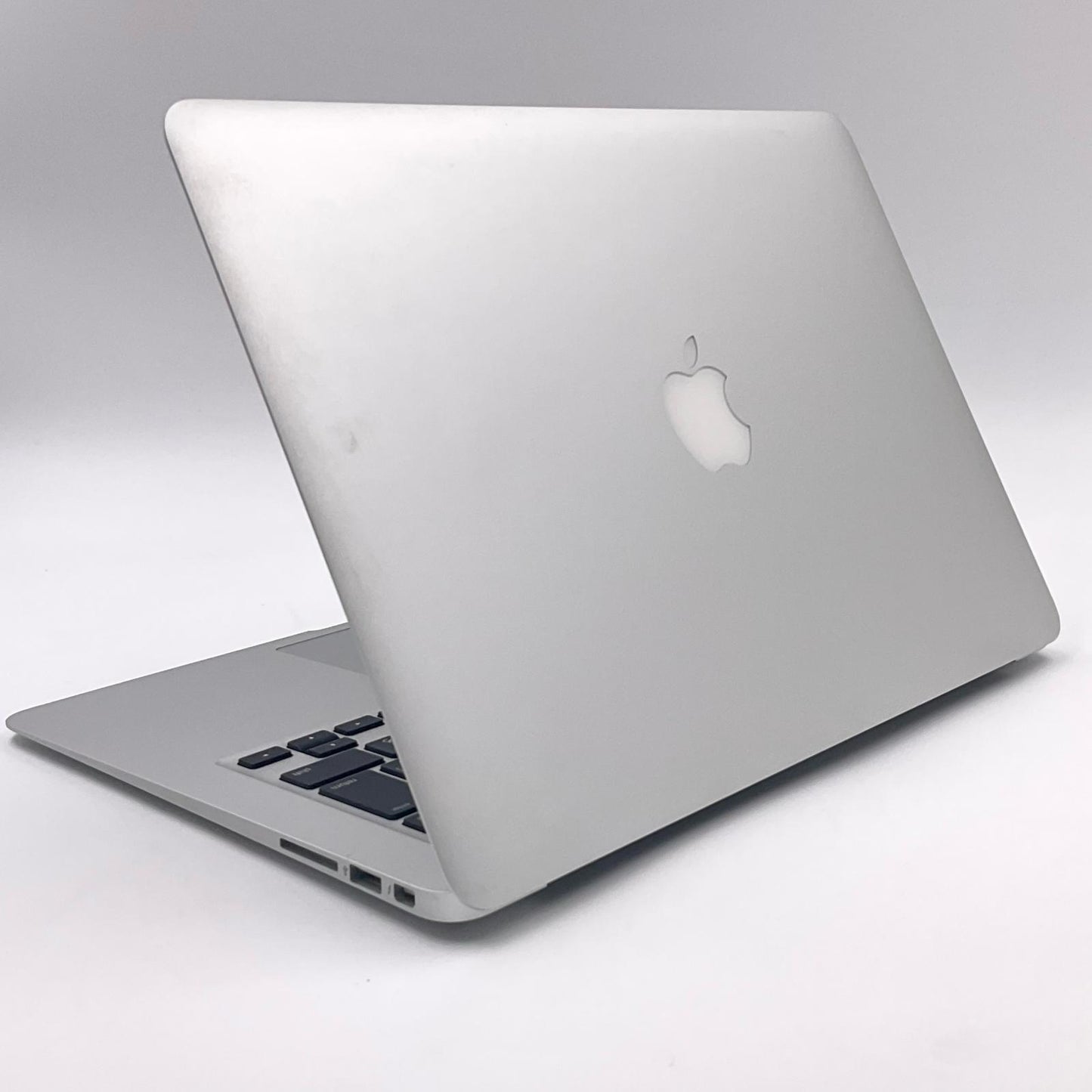 【全額返金保証】【最速発送】Apple MacBook Air 13.3インチ 2017 1.8GHz デュアルコア Intel Core i5 8GB SSD 128GB シルバー 88.2% 動作確認済