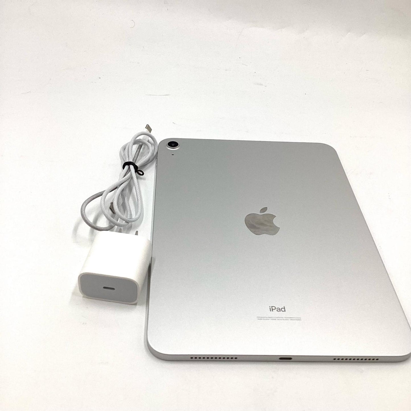 【全額返金保証】【最速発送】Apple iPad iPad 10.9インチ 第10世代 64GB シルバー Wi-Fi 超美品 動作確認済