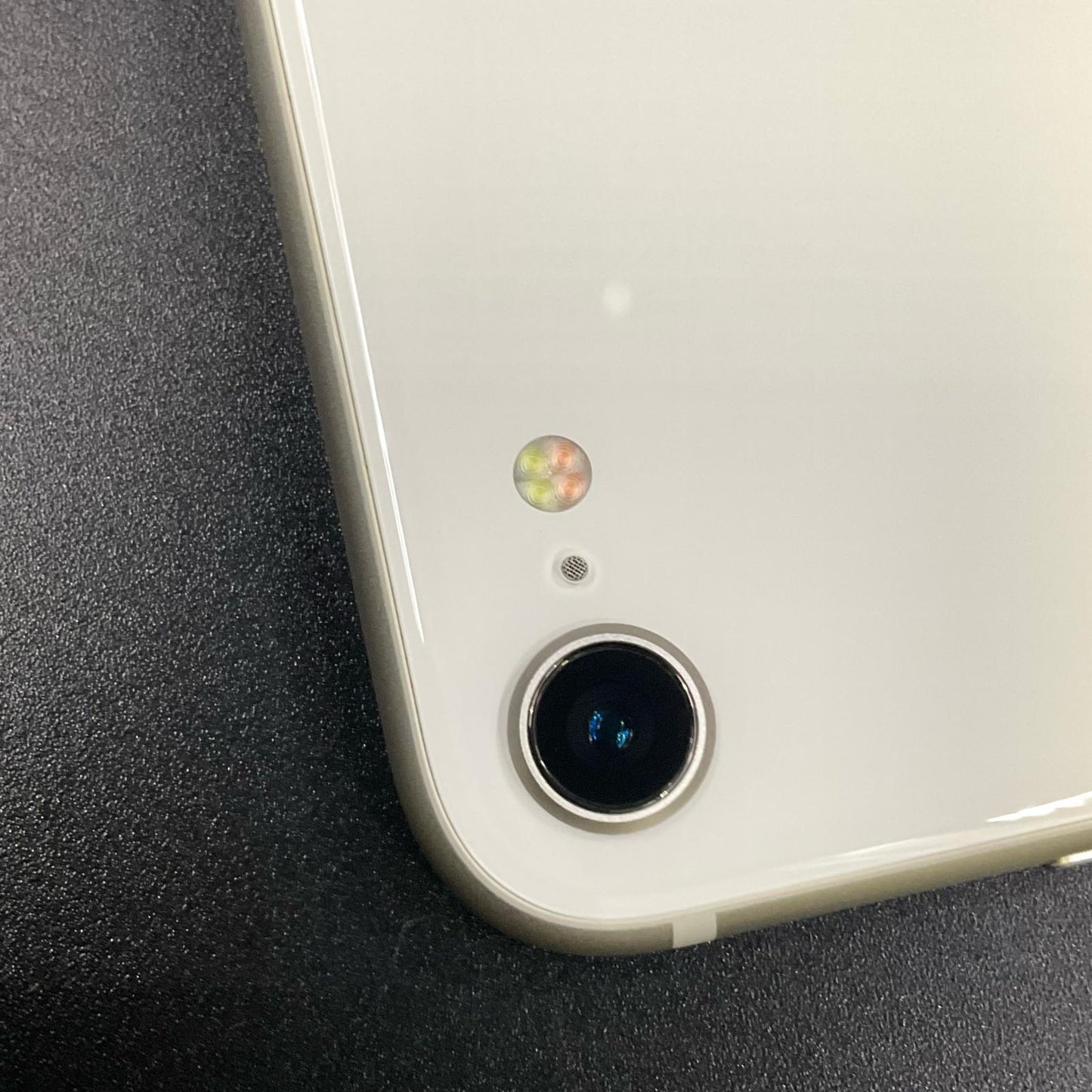 【全額返金保証】【最速発送】Apple iPhone iPhone SE（第3世代） 64GB スターライト Softbank 白ロム 美品 動作確認済 94.5%