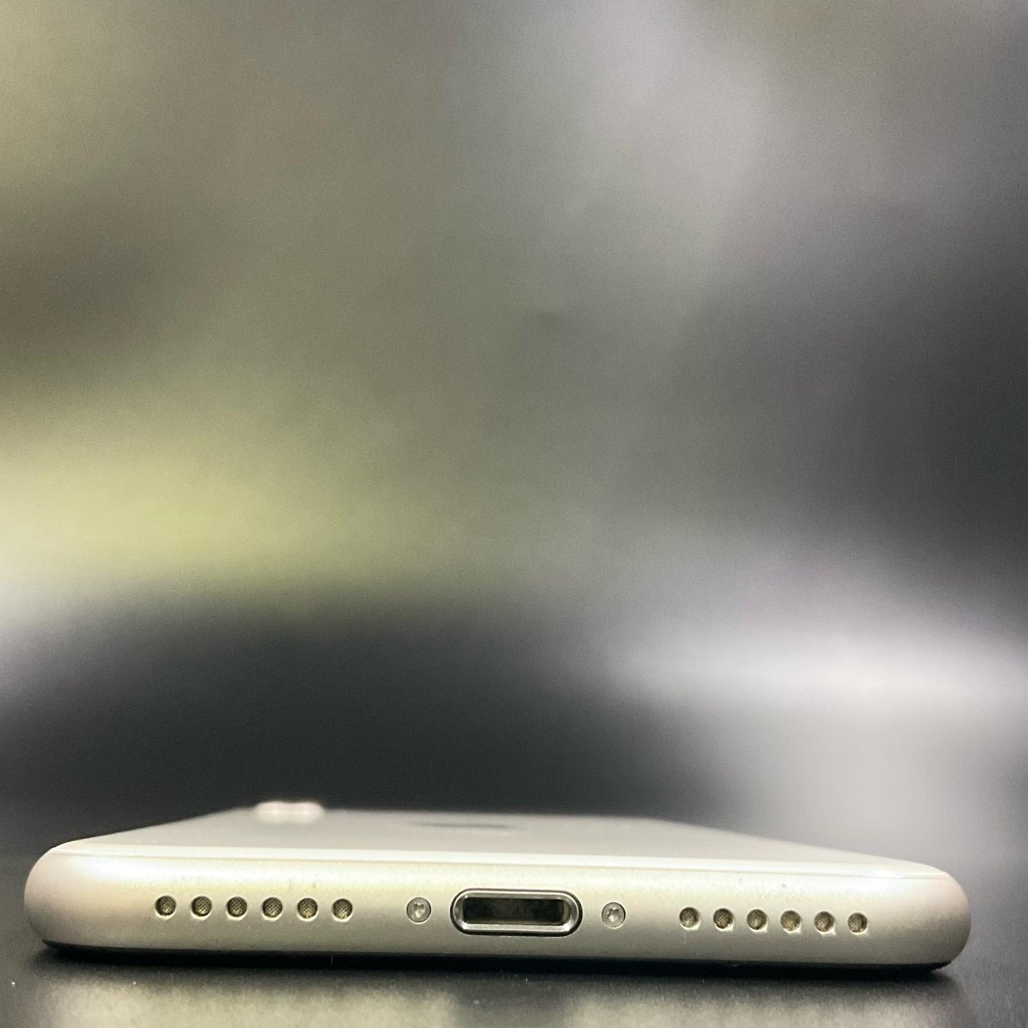 【全額返金保証】【最速発送】Apple iPhone iPhone SE（第3世代） 64GB スターライト Softbank 白ロム 美品 動作確認済 94.5%