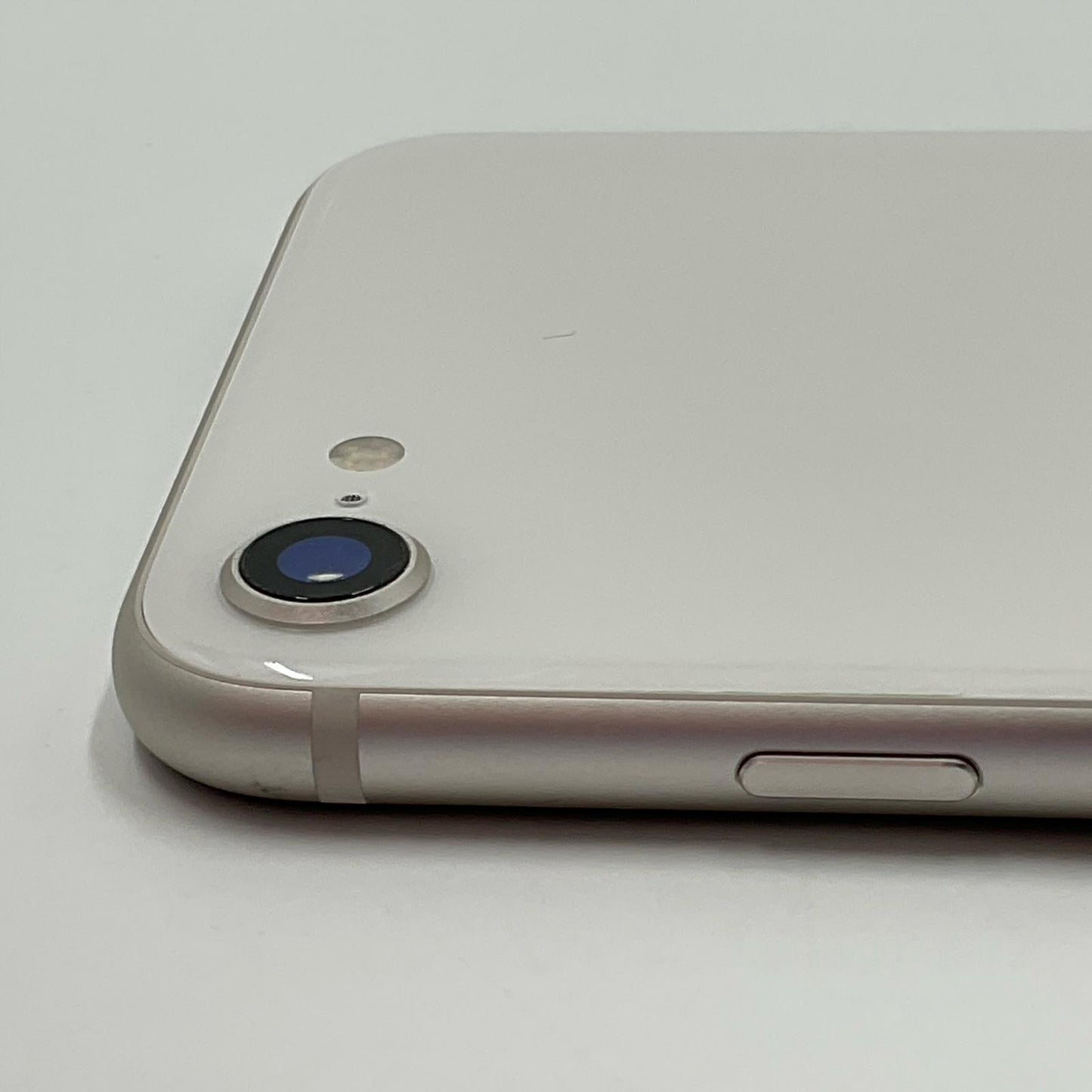 【全額返金保証】【最速発送】Apple iPhone iPhone SE（第3世代） 64GB スターライト Softbank 白ロム 動作確認済 84.2%