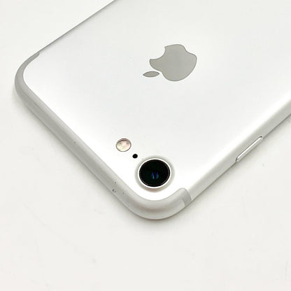 【全額返金保証】【最速発送】Apple iPhone iPhone 7 32GB シルバー docomo 白ロム 動作確認済 85%
