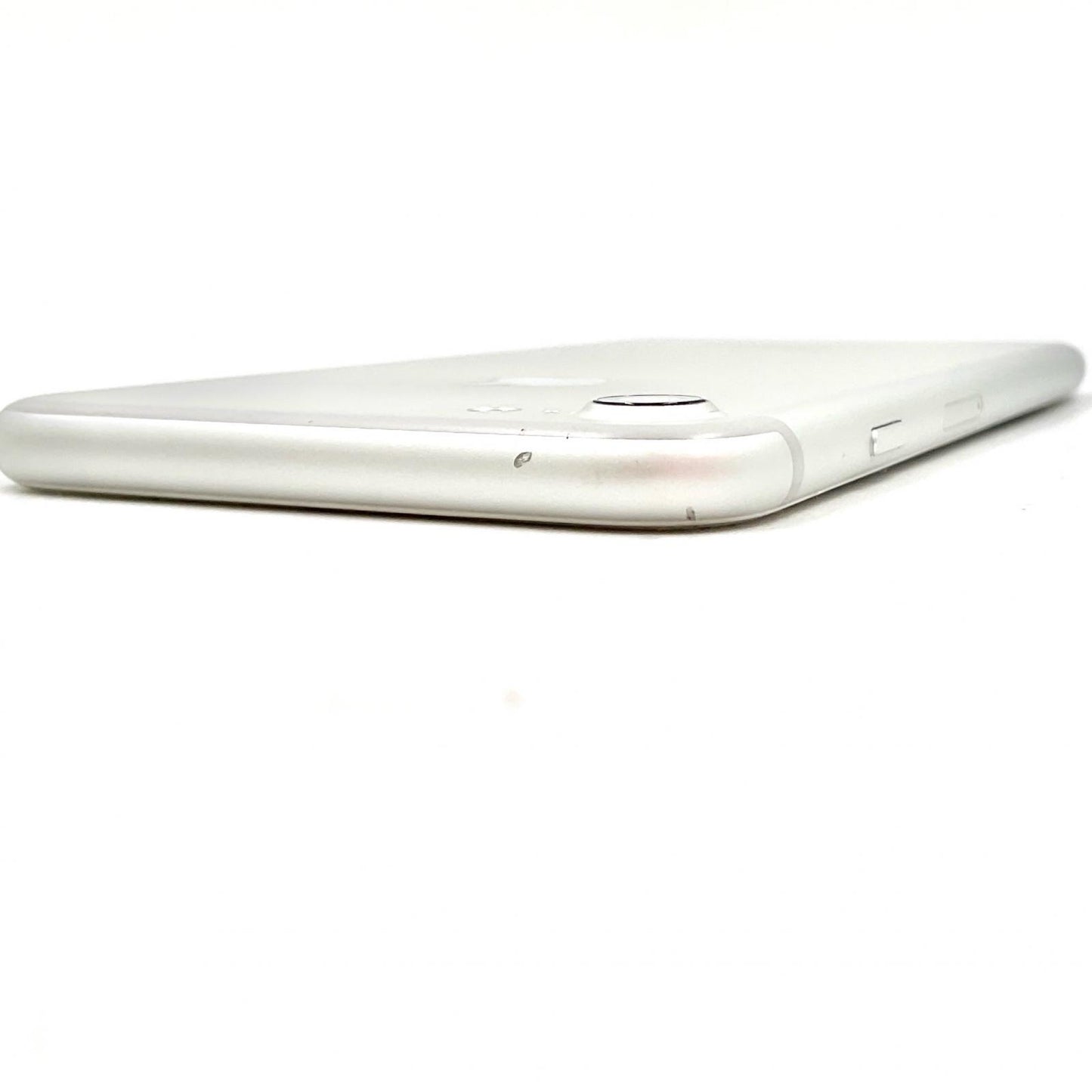 【全額返金保証】【最速発送】Apple iPhone iPhone 7 32GB シルバー docomo 白ロム 動作確認済 85%
