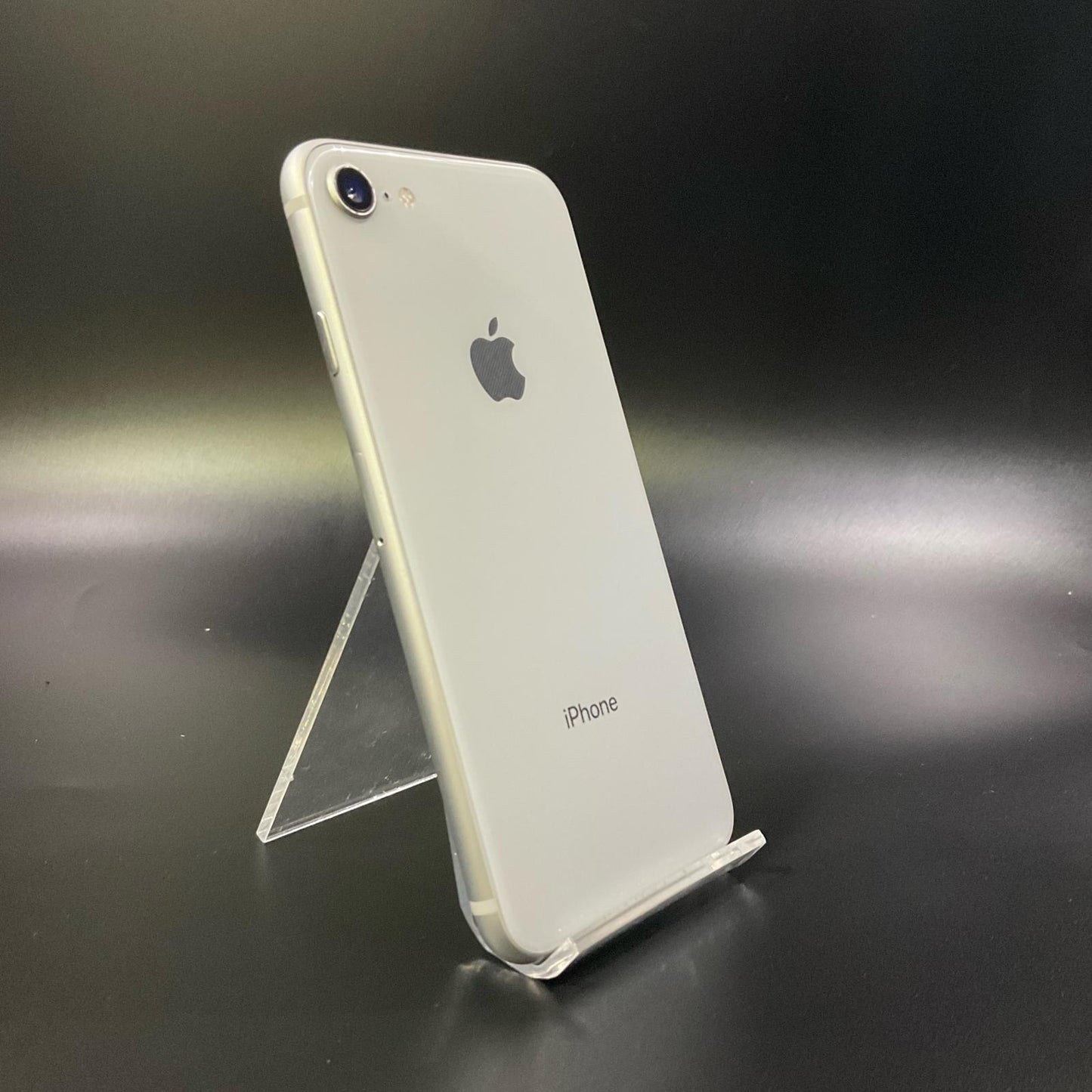 【全額返金保証】【最速発送】Apple iPhone iPhone 8 64GB シルバー docomo 白ロム 動作確認済 82%