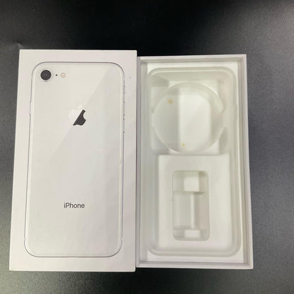 【全額返金保証】【最速発送】Apple iPhone iPhone 8 64GB シルバー docomo 白ロム 動作確認済 82%