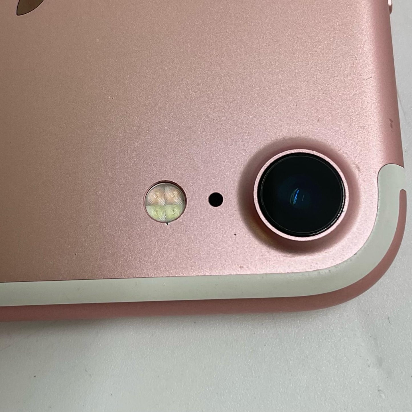 【全額返金保証】【最速発送】Apple iPhone iPhone 7 256GB ローズゴールド docomo 白ロム 動作確認済 84%