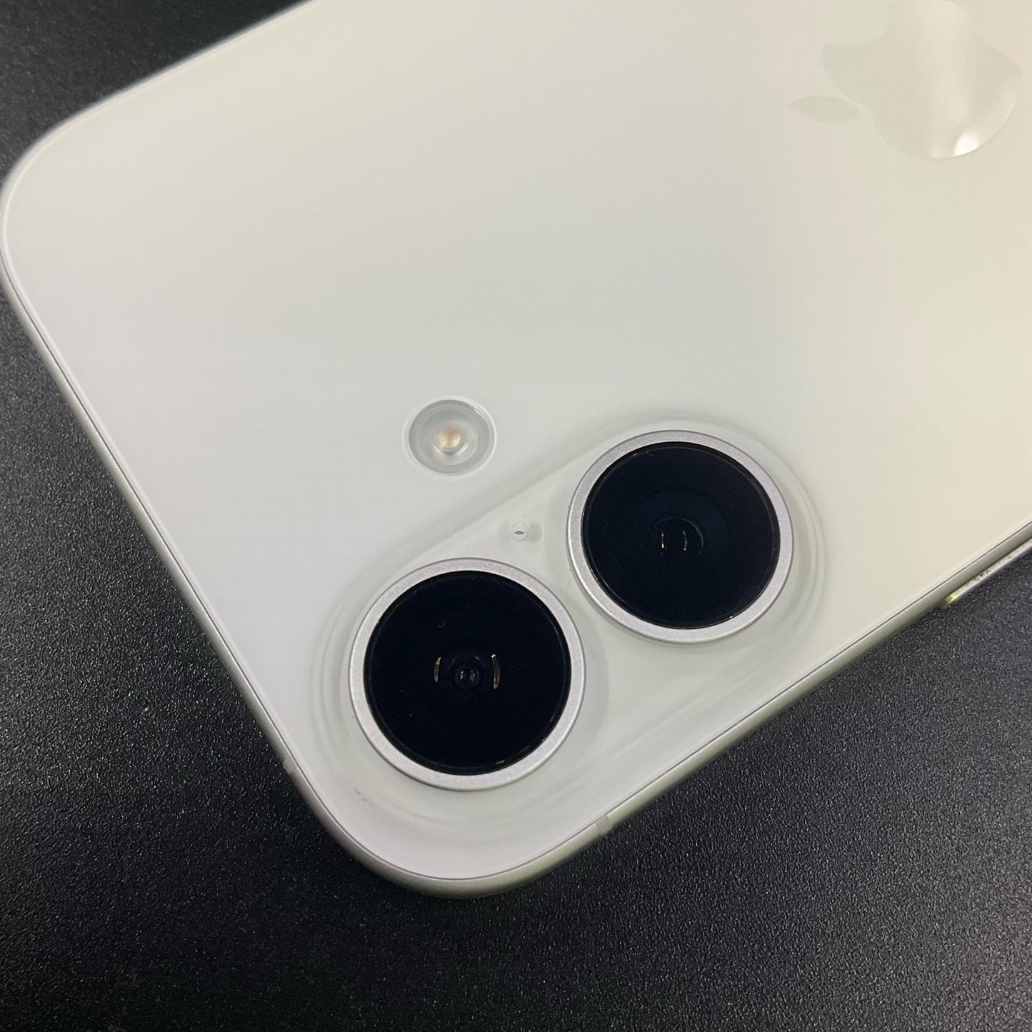 【全額返金保証】【最速発送】Apple iPhone iPhone 16 128GB ホワイト au SIMフリー 白ロム 美品 動作確認済 100%