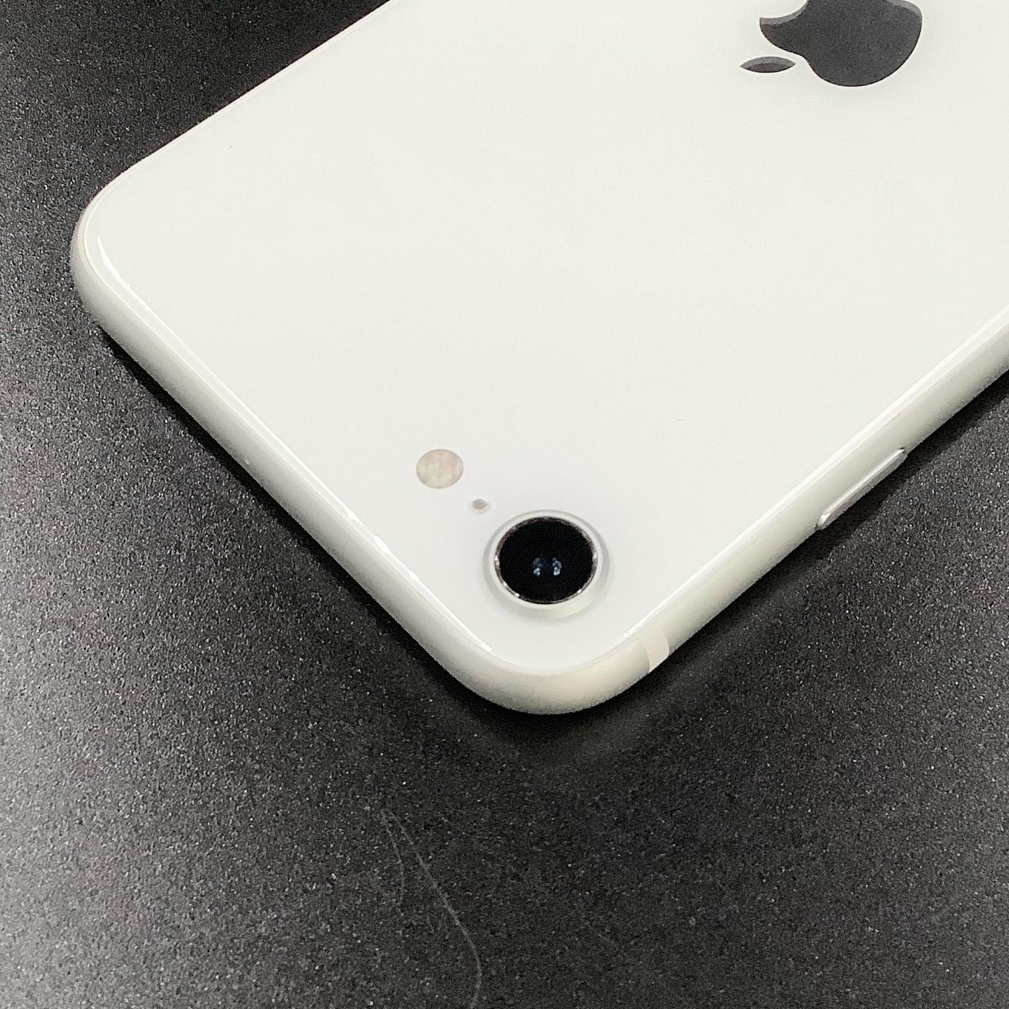【全額返金保証】【最速発送】Apple iPhone iPhone SE（第2世代） 64GB ホワイト Softbank 白ロム 動作確認済 88%