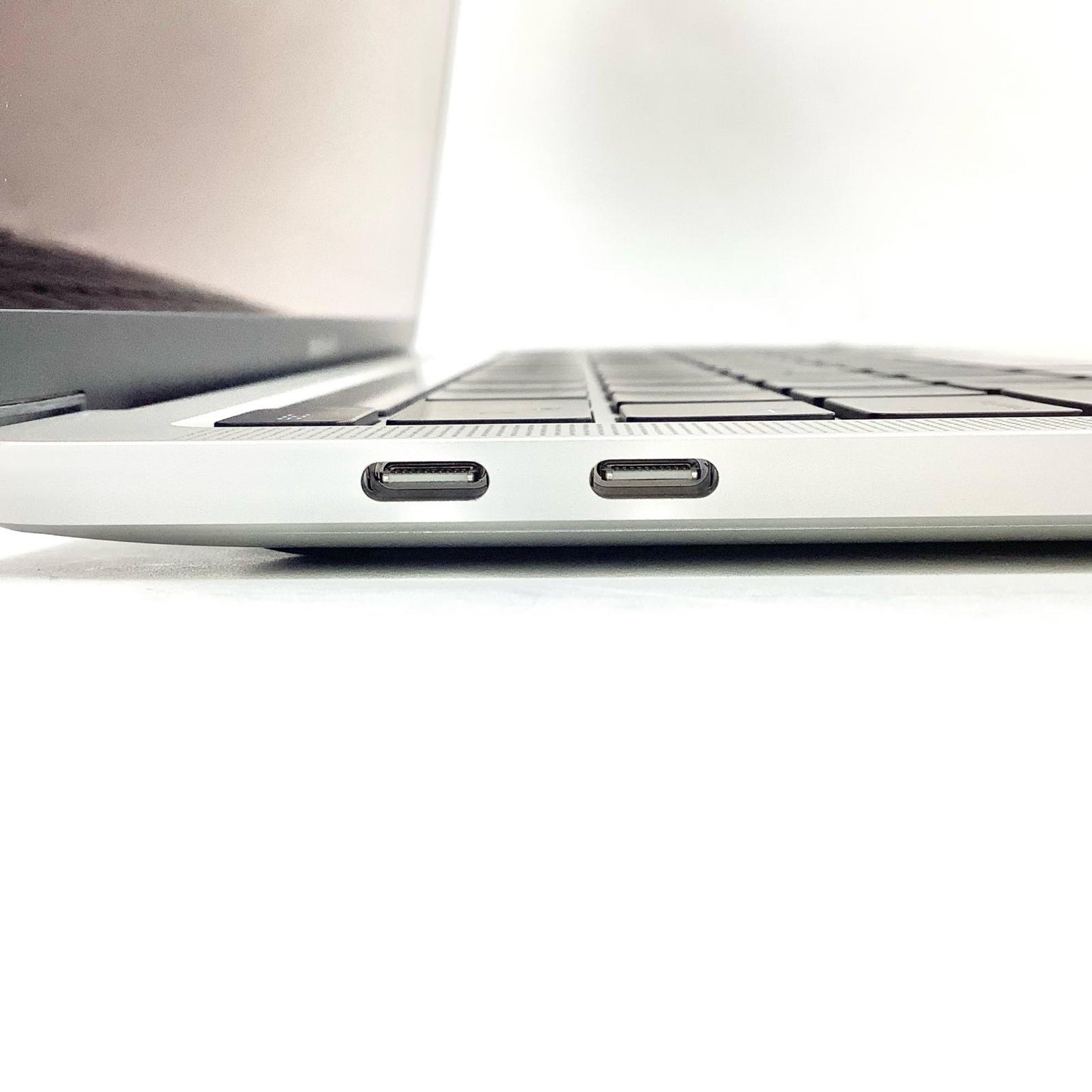 【全額返金保証】【最速発送】Apple MacBook Air 13インチ 2022 Apple M2 8GB SSD 256GB シルバー 100% 動作確認済