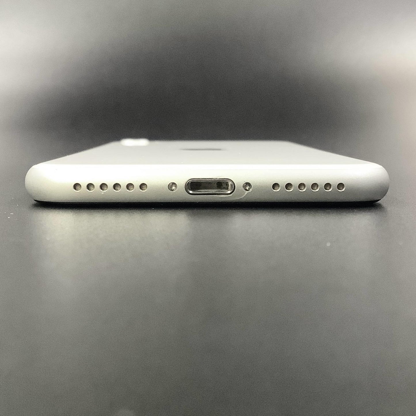 【最速発送】Apple iPhone iPhone SE（第2世代） 64GB ホワイト docomo 白ロム【難有】 84%