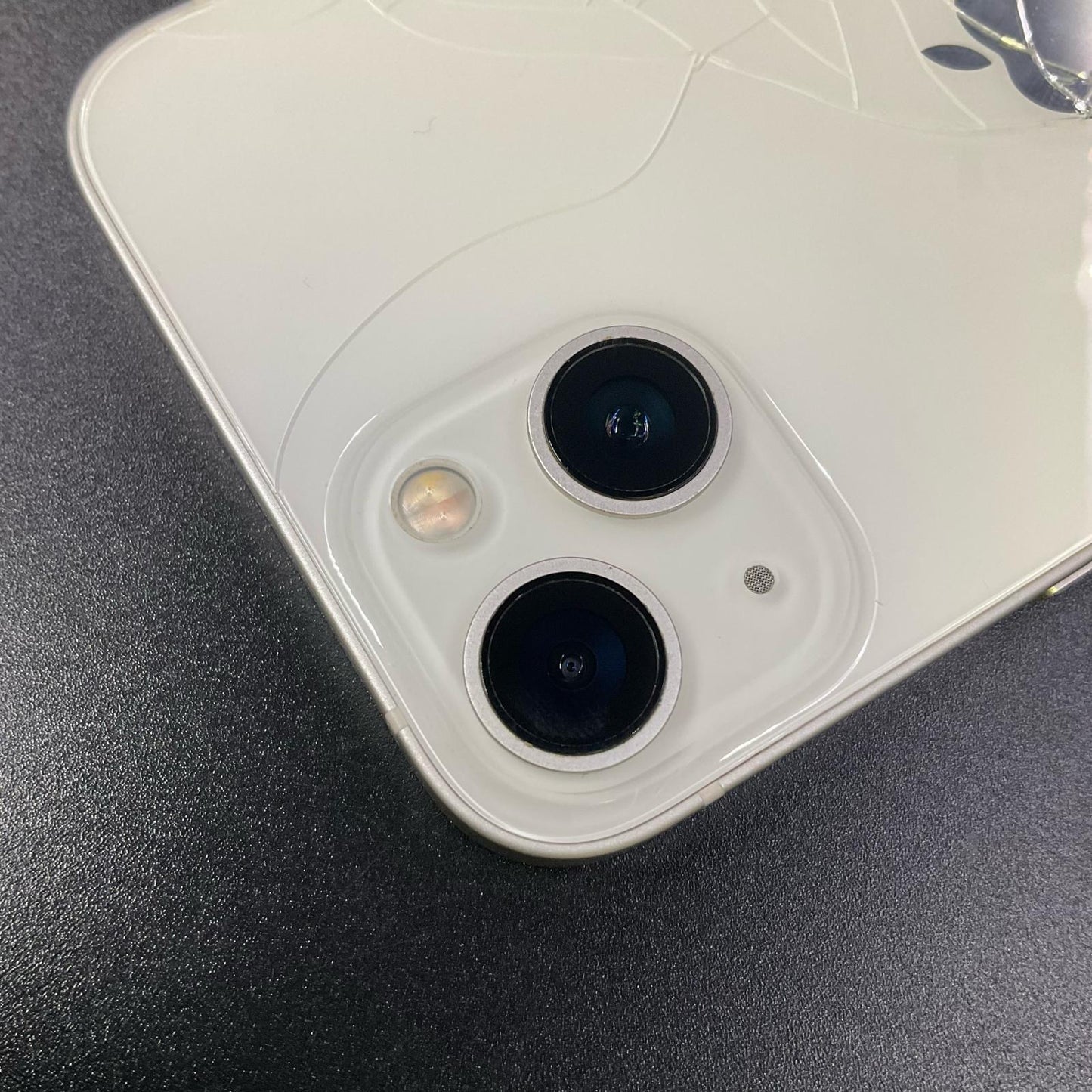 【最速発送】Apple iPhone iPhone 13 256GB スターライト docomo 白ロム【難有】 85%