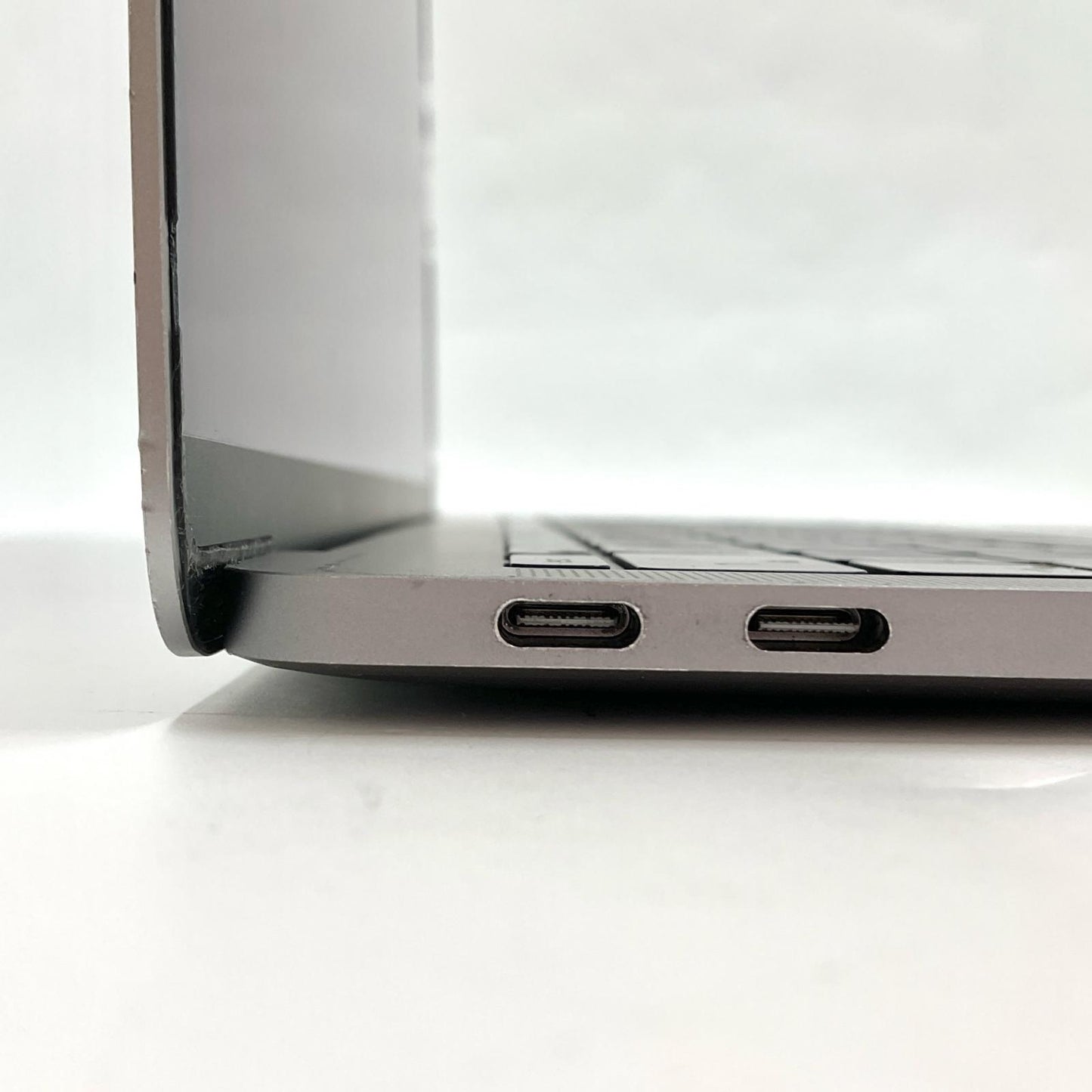 【最速発送】Apple MacBook Pro 13インチ 2017 2.3 GHz デュアルコア Intel Core i5 8GB M.2 SSD 256GB シルバー 22%【難有】