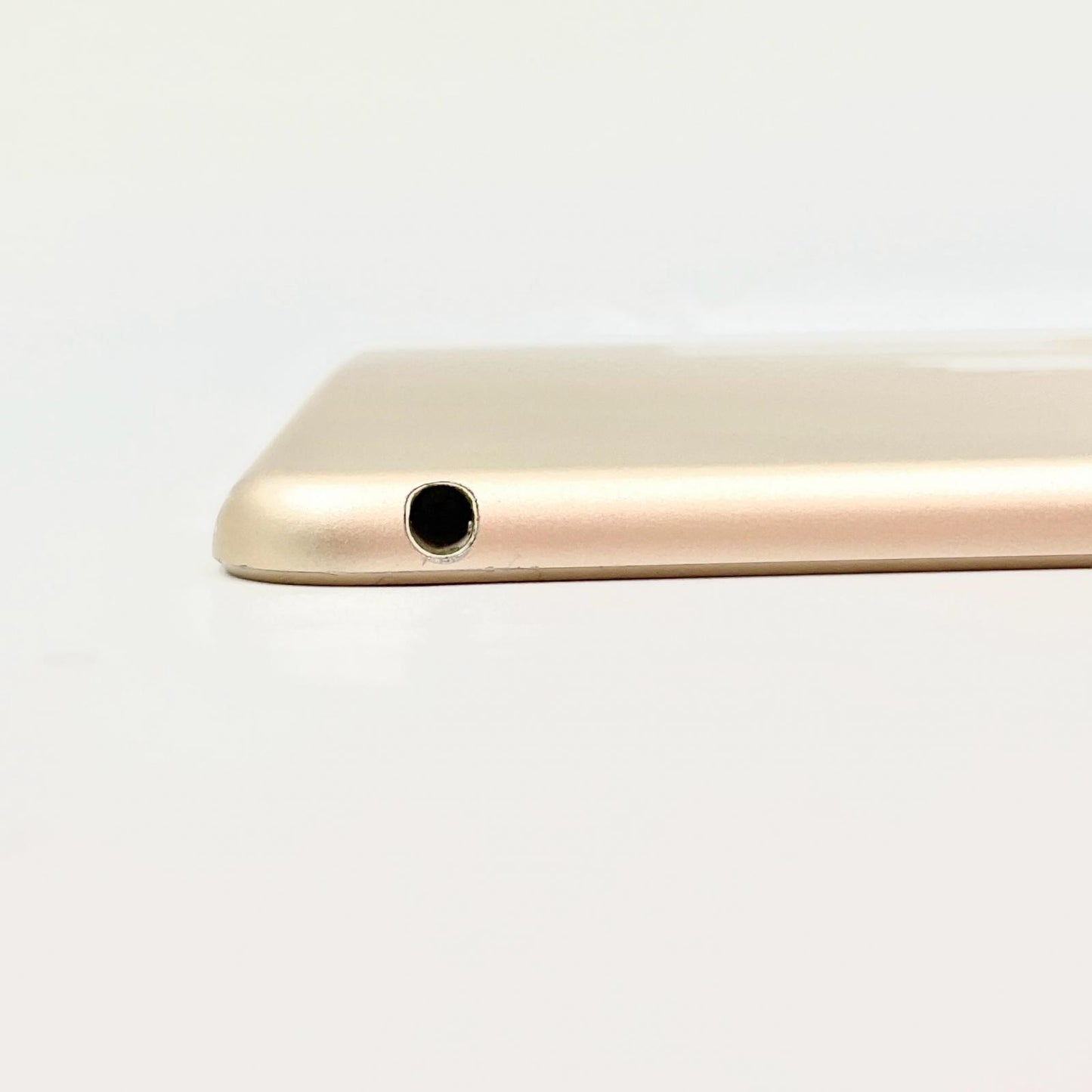 【全額返金保証】【最速発送】Apple iPad Air 9.7インチ 第2世代 16GB ゴールド Wi-Fi 動作確認済