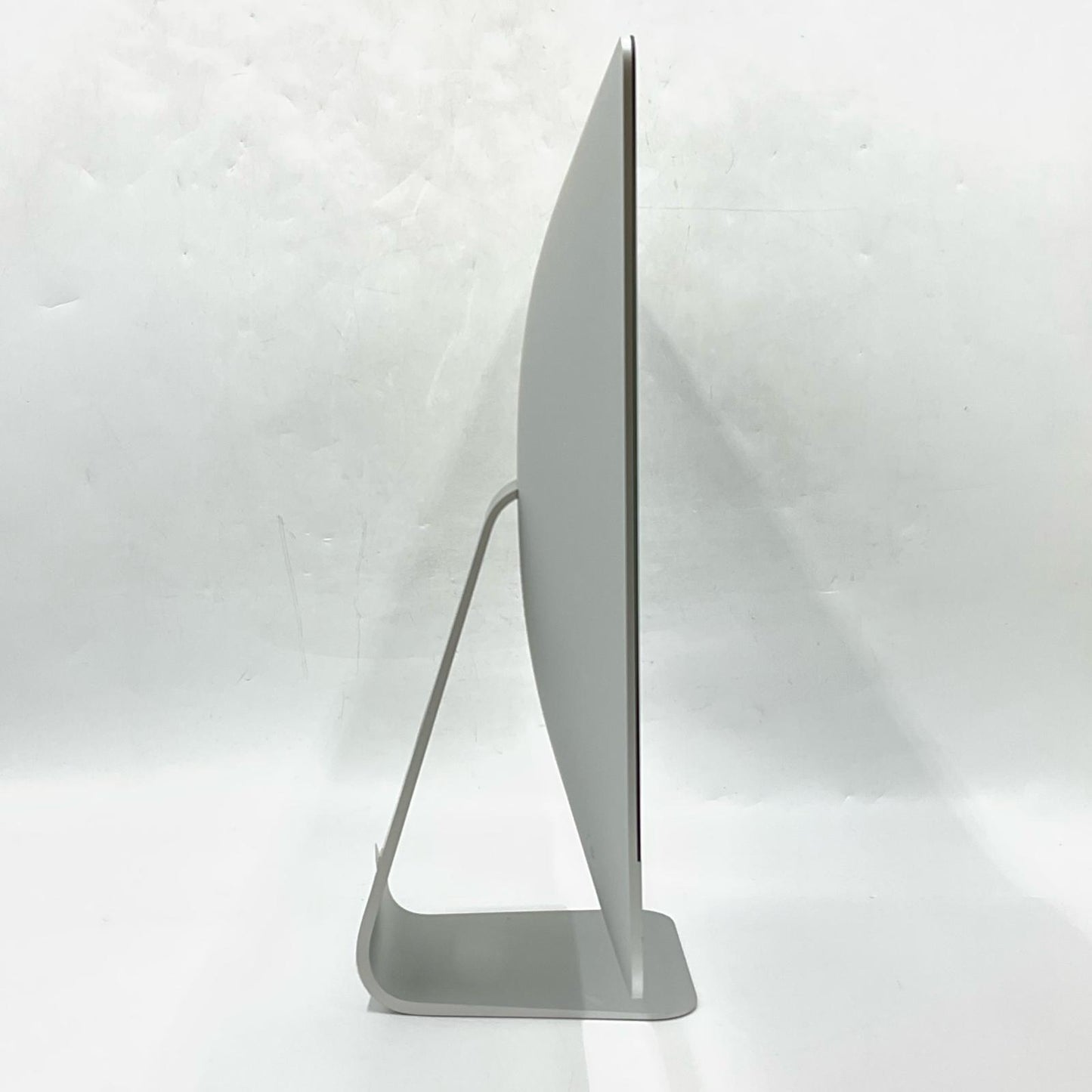 【最速発送】Apple iMac 21.5インチ 3.0GHz 6 コア Intel Core i5 8GB フュージョンドライブ 1TB シルバー【難有】