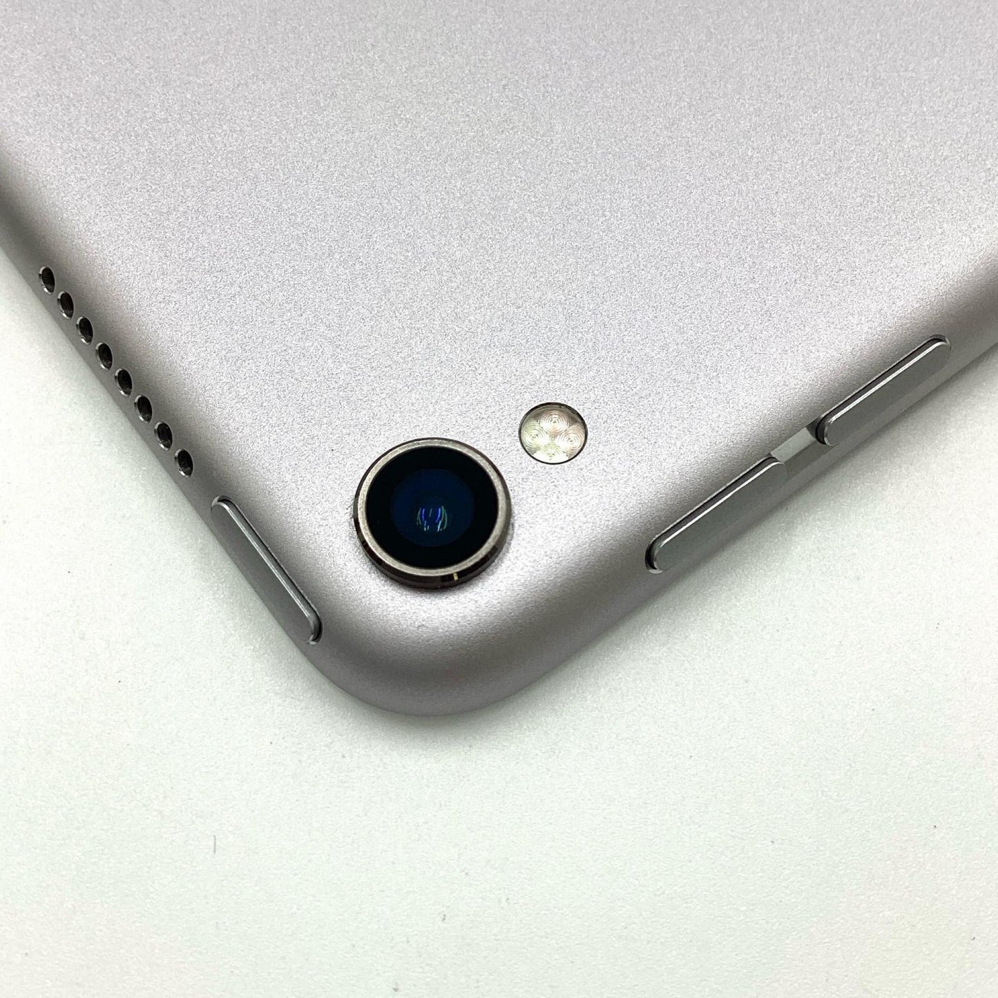 【最速発送】Apple iPad Pro 10.5インチ 第1世代 64GB シルバー Wi-Fi【難有】