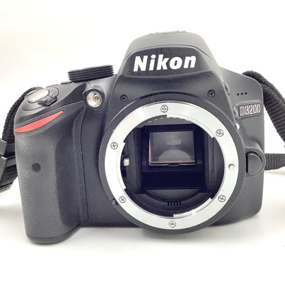 【全額返金保証】【最速発送】Nikon デジタル一眼 D3200 ブラック 動作確認済