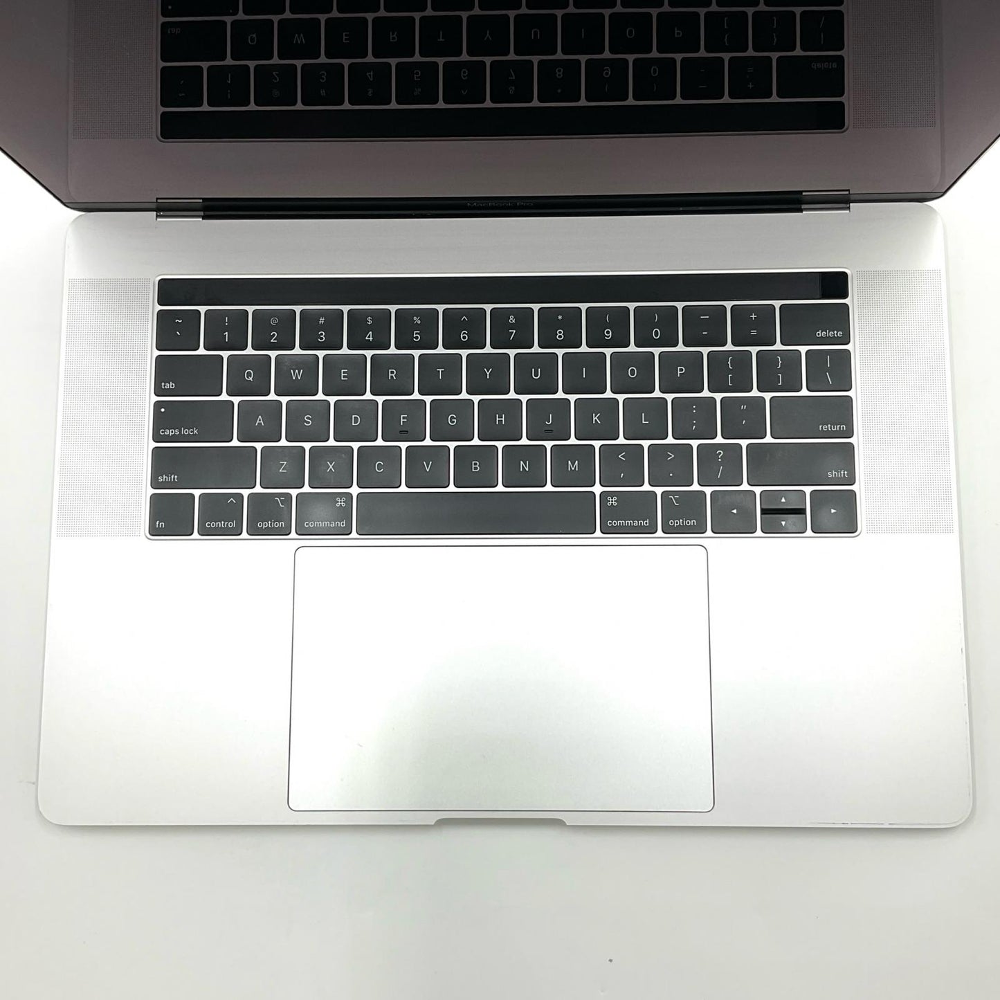 【最速発送】Apple MacBook Pro 15インチ 2018 2.6 GHz 6コア Intel Core i7 16GB SSD 1TB シルバー【難有】