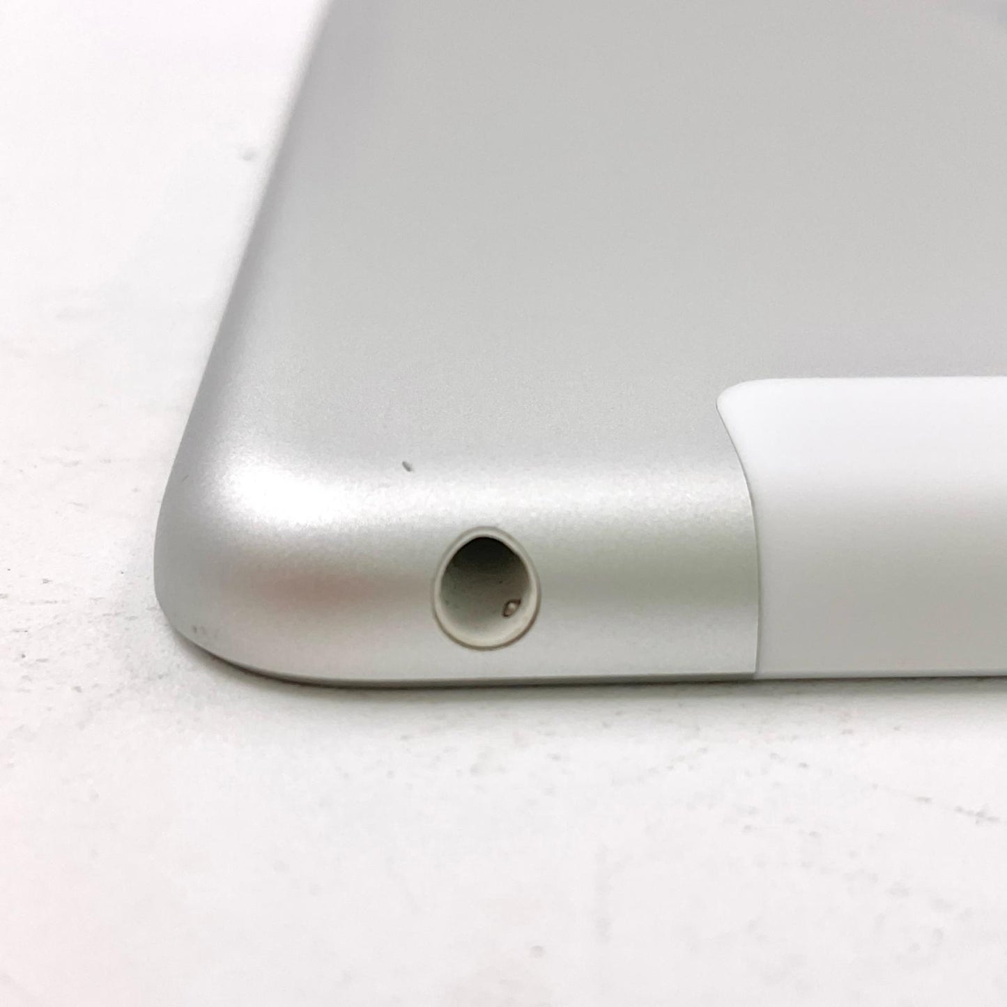 【全額返金保証】【最速発送】Apple iPad iPad 10.2インチ 第7世代 32GB シルバー WiFi+Cellular SIMフリー 動作確認済
