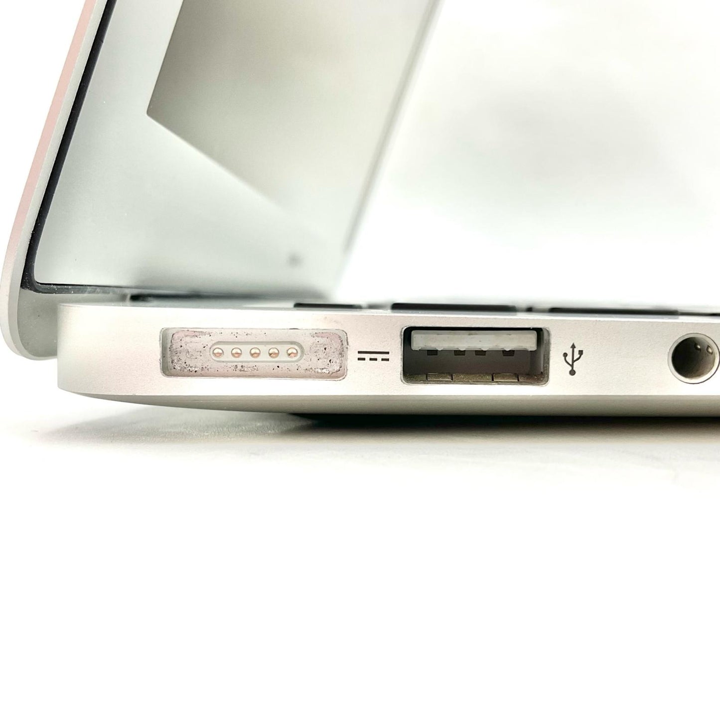 【全額返金保証】【最速発送】Apple MacBook Air 13.3インチ 2015 1.6GHz Intel Core i5 4GB SSD 128GB シルバー 動作確認済