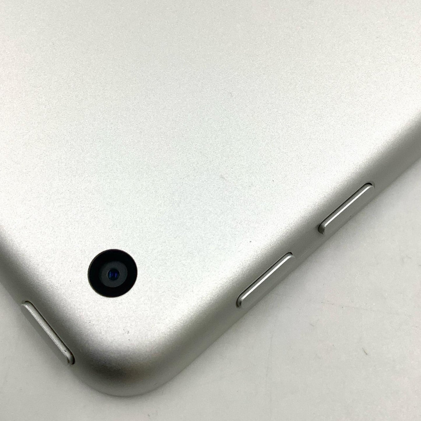 【全額返金保証】【最速発送】Apple iPad iPad 9.7インチ 第5世代 128GB シルバー Wi-Fi 動作確認済