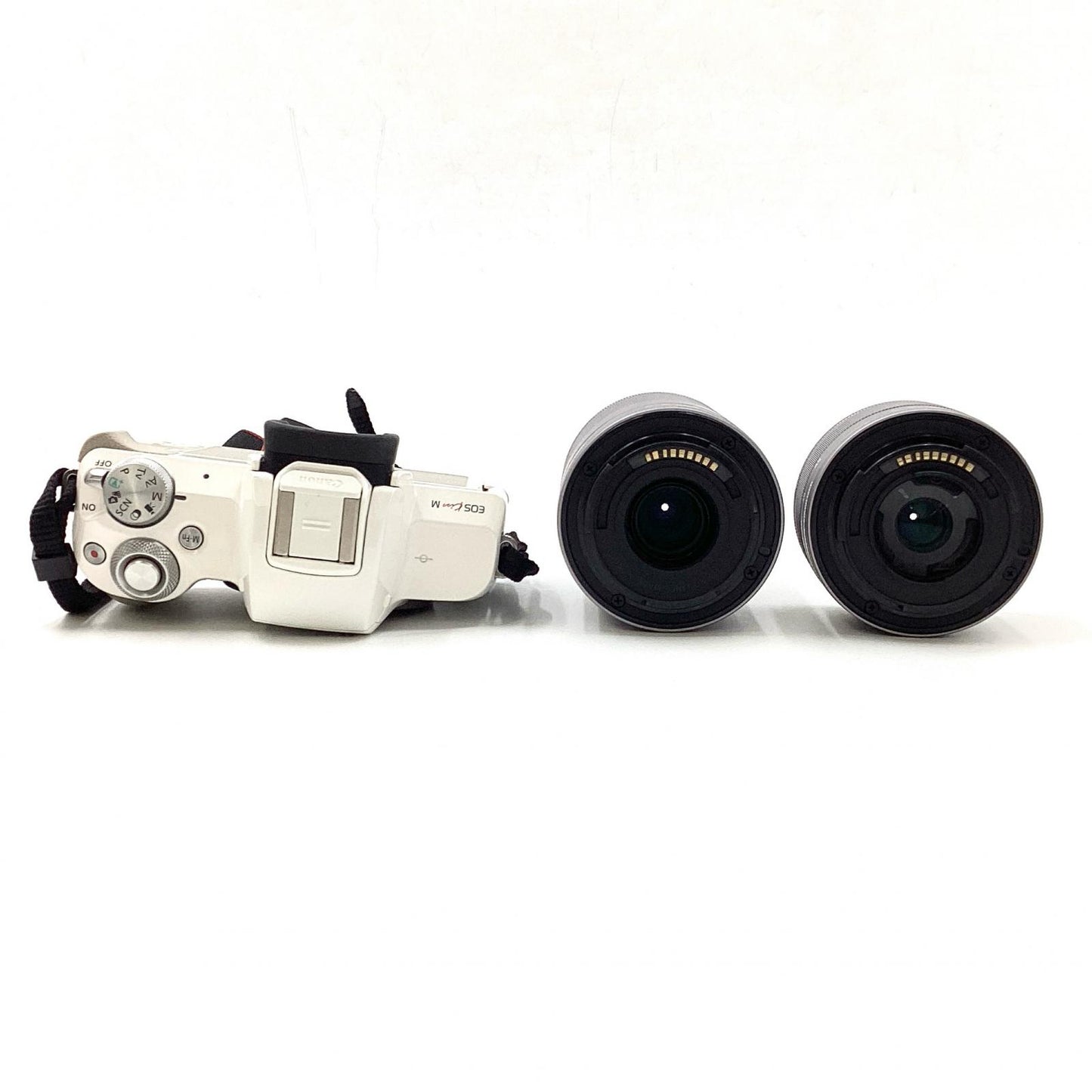 【全額返金保証】【最速発送】Canon デジタル一眼 EOS Kiss M ダブルズームキット ホワイト 美品 動作確認済