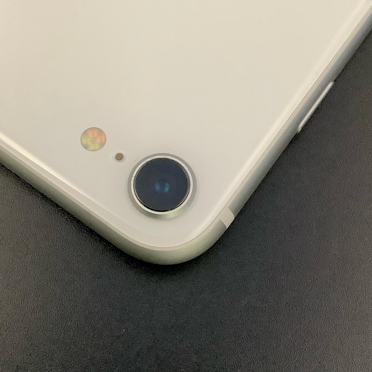 【全額返金保証】【最速発送】Apple iPhone iPhone SE（第2世代） 128GB ホワイト mineo SIMフリー 白ロム 動作確認済 84%
