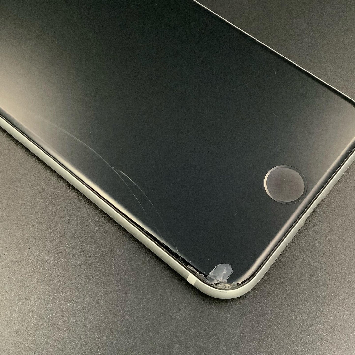 【全額返金保証】【最速発送】Apple iPhone iPhone SE（第2世代） 128GB ホワイト mineo SIMフリー 白ロム 動作確認済 84%