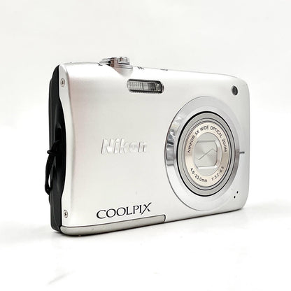 【全額返金保証】【最速発送】Nikon コンパクトデジタルカメラ COOLPIX A100 [シルバー] 動作確認済