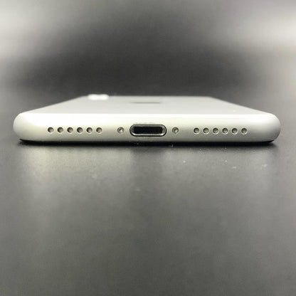 【全額返金保証】【最速発送】Apple iPhone iPhone SE（第2世代） 64GB ホワイト docomo 白ロム 動作確認済 78%