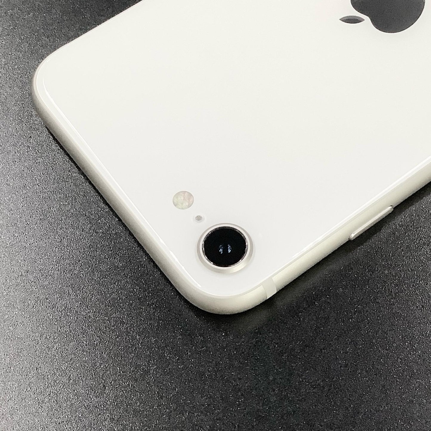 【全額返金保証】【最速発送】Apple iPhone iPhone SE（第3世代） 128GB スターライト Softbank SIMフリー 白ロム 動作確認済 84%